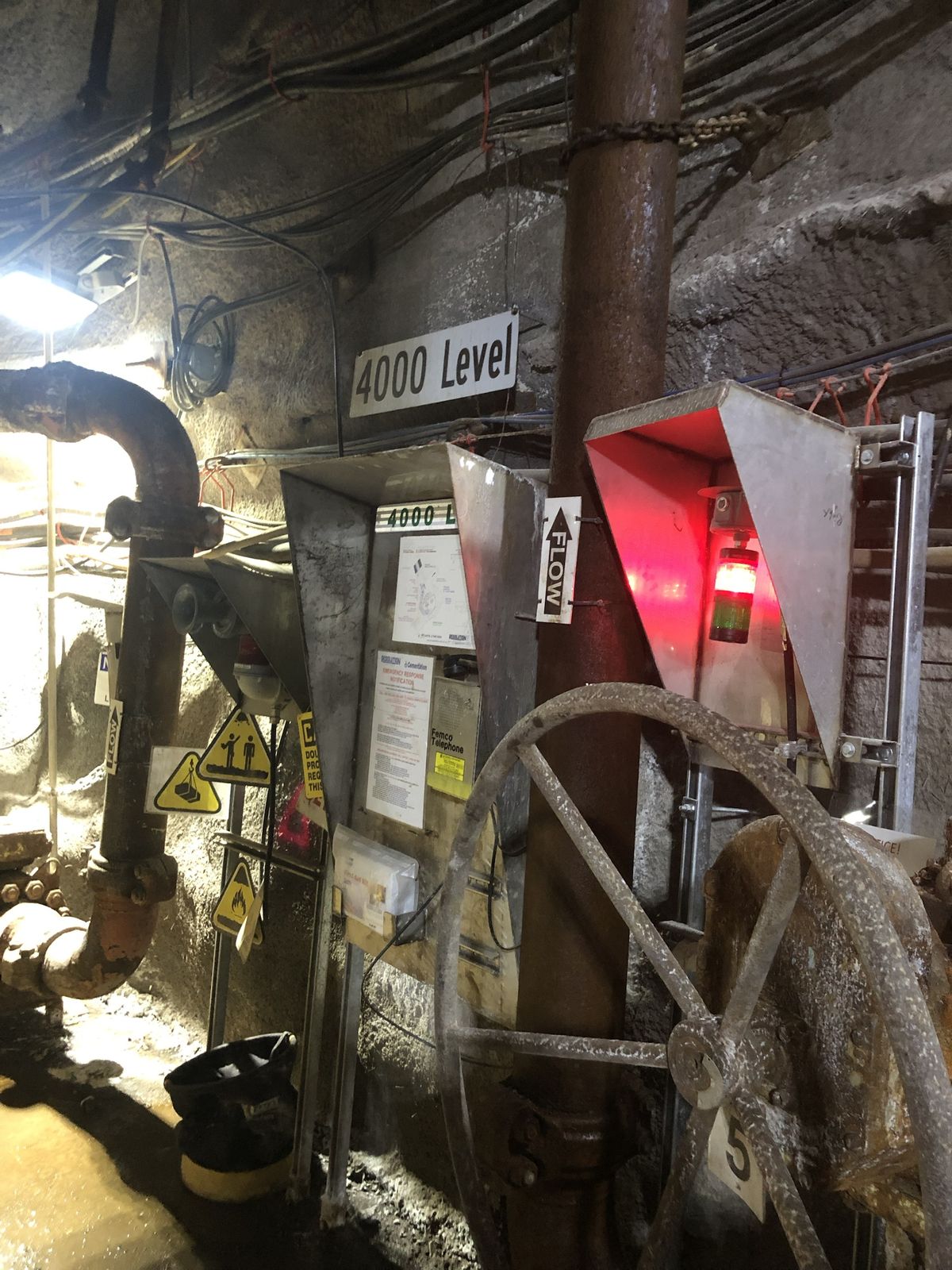 Shaft station at the 4000 Level with signal lights and emergency notification board